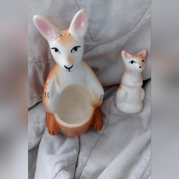Vintage Kangaroo and Joey Salt and Pepper Shaker - Picture 2 of 6